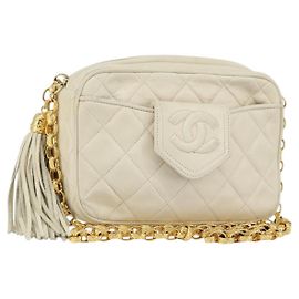 CHANEL Bolsa de Ombro Matelassé em Couro de Cordeiro Bege Ouro CC Auth BA8033 Bege Dourado