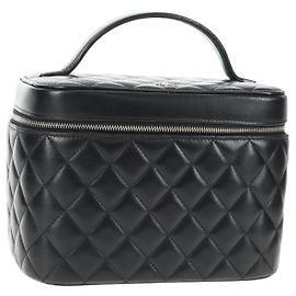 CHANEL Matelassierte Kosmetiktasche aus Lammleder Schwarz Silber CC Auth 142565M Schwarz Silber