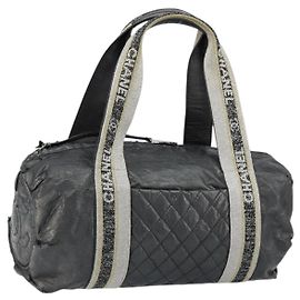 CHANEL Bolsa Deportiva de PVC Gris Plata CC Auth hk3194 Castaño Plata