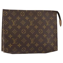 LOUIS VUITTON Poche Toilette Monogram 26 M47542 LV Auth 155182 Monogramma