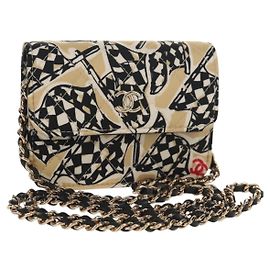 CHANEL Bolsa de Ombro Matelassé Corrente Cetim Bege Ouro CC Auth 145067SAM Bege Dourado
