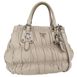 PRADA Geraffte Handtasche aus Leder 2 in 1 Beige Silber Auth yk19545 Silber Beige