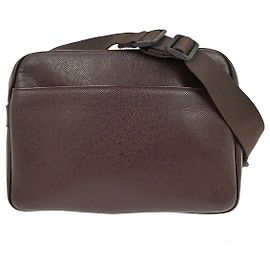 Bolsa Reporter Louis Vuitton em couro Taiga PM Roxo