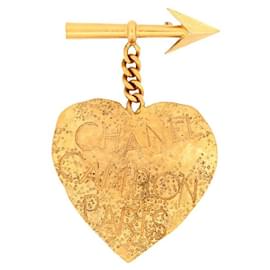 VINTAGE CHANEL COEUR CAMBON BROSCHE 1993 GRAVIERTE IN GOLDMETALL HERZPFEIL BROSCHE Golden