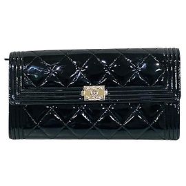 Cartera Larga de Esmalte Chanel Boy Negro