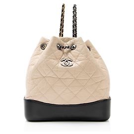 Mochila Gabrielle Small em couro de bezerro envelhecido Chanel Marrom Bege