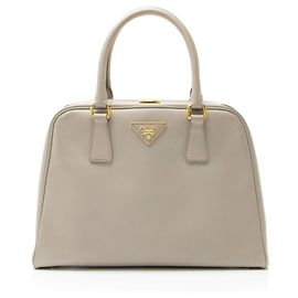 Prada Saffiano gerahmte Pyramidentasche Grau