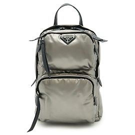 Bolsa de corpo em nylon e couro com logo triangular Prada Prata Metálico