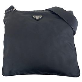Bolsa mensageiro em nylon tessuto com logo triangular Prada Preto