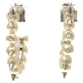 Pendientes de media argolla de oro blanco y perla Tasaki Danger Tribe Plata