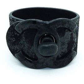 Chanel Turtle lock leather bracelet Black