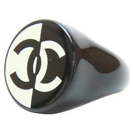 Anello in plastica bicolore Chanel Nero Bianco
