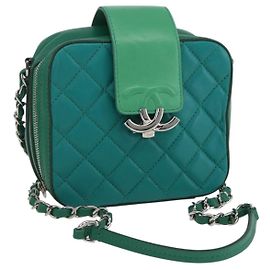 Bolsa de câmera Chanel CC Box em couro de cordeiro matelassado mini Verde