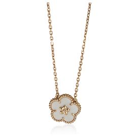 Pingente de ouro rosa e madrepérola da Van Cleef & Arpels - Flor de ameixa da sorte da primavera Outro