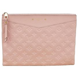 Louis Vuitton Pochette Daily Rose