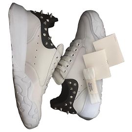 Alexander Mcqueen Nouvelles Baskets Court Stud Blanc