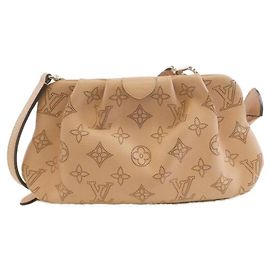 Bolsa de Ombro Mahina Scala Mini Louis Vuitton Outro