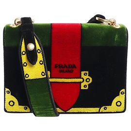 Prada Schultertasche Trompe-l'œil aus schwarzem Samt Cahier Schwarz