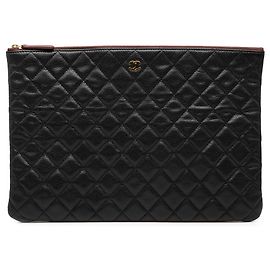 Clutch O Grande de Caviar Negro de Chanel Negro