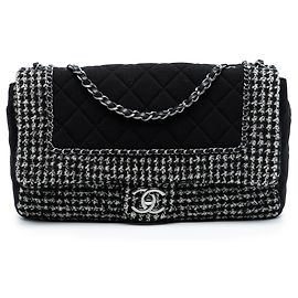 Chanel Preto Jumbo CC em Jersey Matelassê e Corrente de Tweed Preto