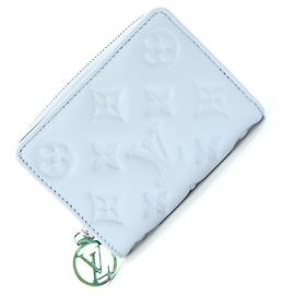 Louis Vuitton Monogram Coussin Lou Bifold Geldbörse Hellblau