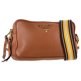 Bolsa de câmera Prada Medium Vitello Phenix com zíper duplo em couro marrom Marrom Vermelho