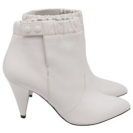 Céline Botines de punta elástica en cuero blanco Celine Blanco Crudo