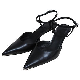 Céline Celine Kitten Lederpumps mit Metallspitze Schwarz
