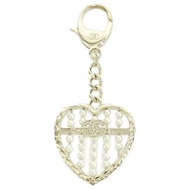 Chaveiro Chanel ABG045 Ouro e Branco Branco Dourado