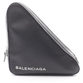 Bolsa Clutch Triangular Balenciaga Preto