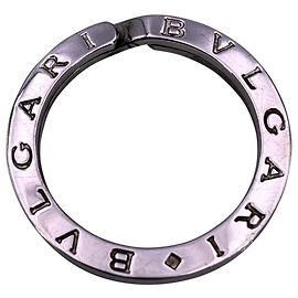 Chaveiro Bulgari Clássico em Metal Prateado com Logo Gravado Prata