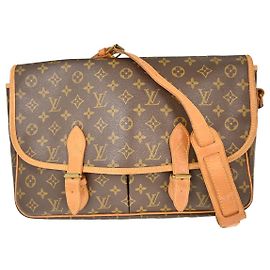 Bolsa Mensageiro Gibecière Louis Vuitton em Canvas Monogram GM Marrom