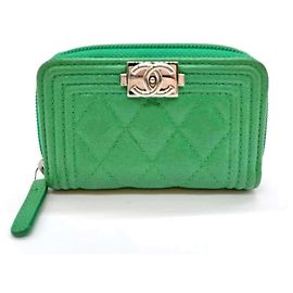 Monedero Chanel Boy en piel de ternera granulada verde Verde