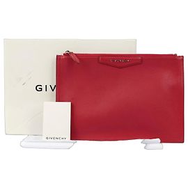 Givenchy Pochette Antigona Medium Rouge
