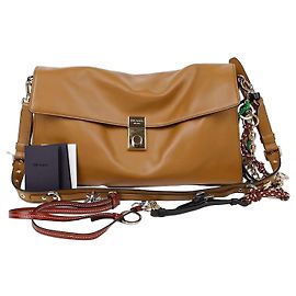 Prada Bolsa de ombro grande com decoração de charme suave Marrom