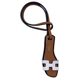 Chaveiro charm Nano Oran da Hermès Marrom Branco