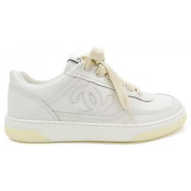 Chanel Kalbsleder Sneakers Weiß