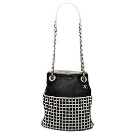 Borsa a secchiello in rete e pelle di vitello nera CC di Chanel Altro Bianco sporco