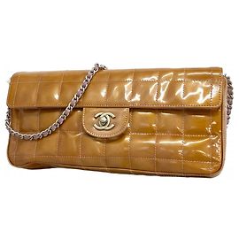 Sac à épaule Chanel Chocobar en cuir verni beige Beige