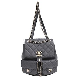 Mochila Duma Mediana de Chanel en Cuero Gris Gris