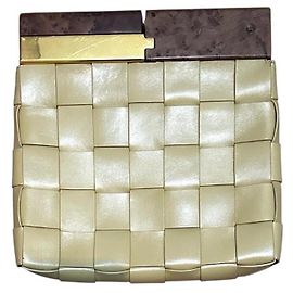 Bolsa de mão Bottega Veneta The Snap em couro e madeira creme Creme