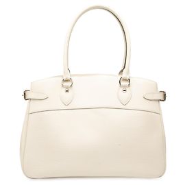 Louis Vuitton Passy GM en Épi Blanc Blanc