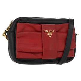 Borsa a Spalla PRADA in Pelle Nera Oro Auth 161530V Nero D'oro