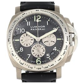 Panerai Luminor Chronograph aus Edelstahl und Titan Grau