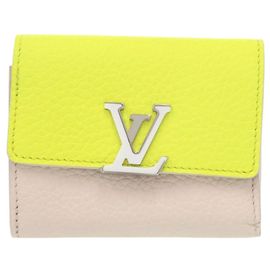 Cartera Capucines XS Louis Vuitton Beige Amarillo