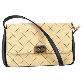 Bolsa Classic Flap Chanel em camurça bege Bege