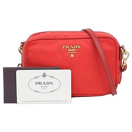 Prada Bolsa de ombro cruzada mini em nylon Vermelho