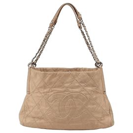 Chanel Bolsa de ombro com corrente e logo CC Marrom