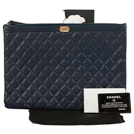 Chanel Caviar Boy Große Clutch Blau