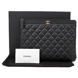 Chanel Pochette Moyenne en Cuir Caviar Boy Noir